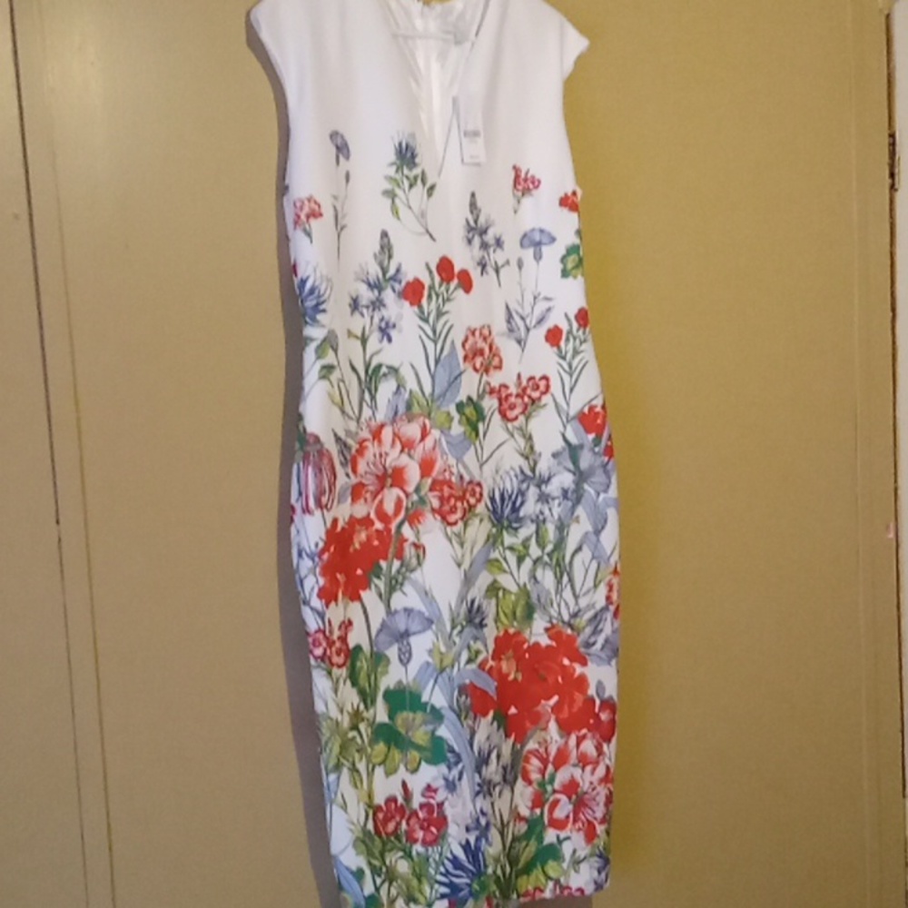 Brand new dress sleeveless (floral style)